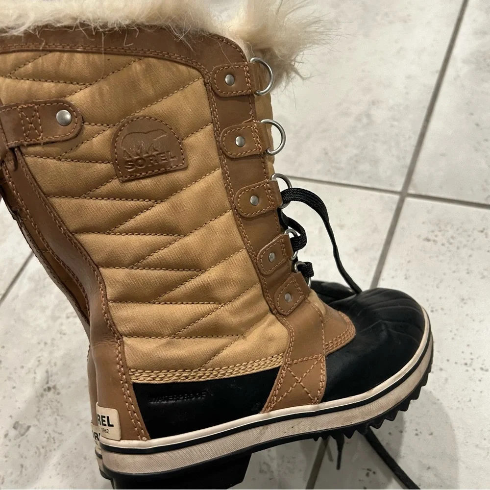 Sorel Tofino II Faux Fur Lined Waterproof Boots SIZE‎ 6